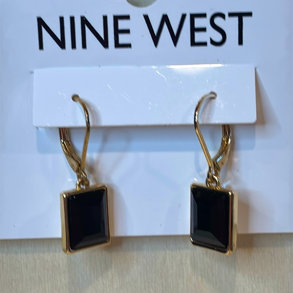 Nine West stone drop earrings. Gold toned lever back earrings. NWT